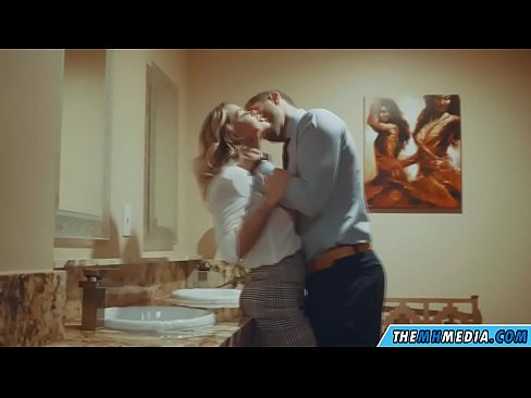 ❤️ Amikor egy bögyös szőke elcsábít egy nyilvános WC-ben Porno at hu.hentaivost.ru ☑